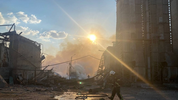 Russian Airstrikes Hit Kharkiv Region: Residential Areas