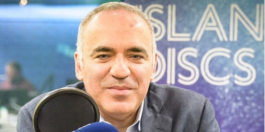Kasparov Supports Carlsen’s Call to Maintain Sanctions