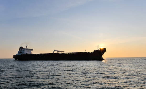 At least 11 Volgoneft-type tankers, operating with  violations continued transporting petroleum products.
